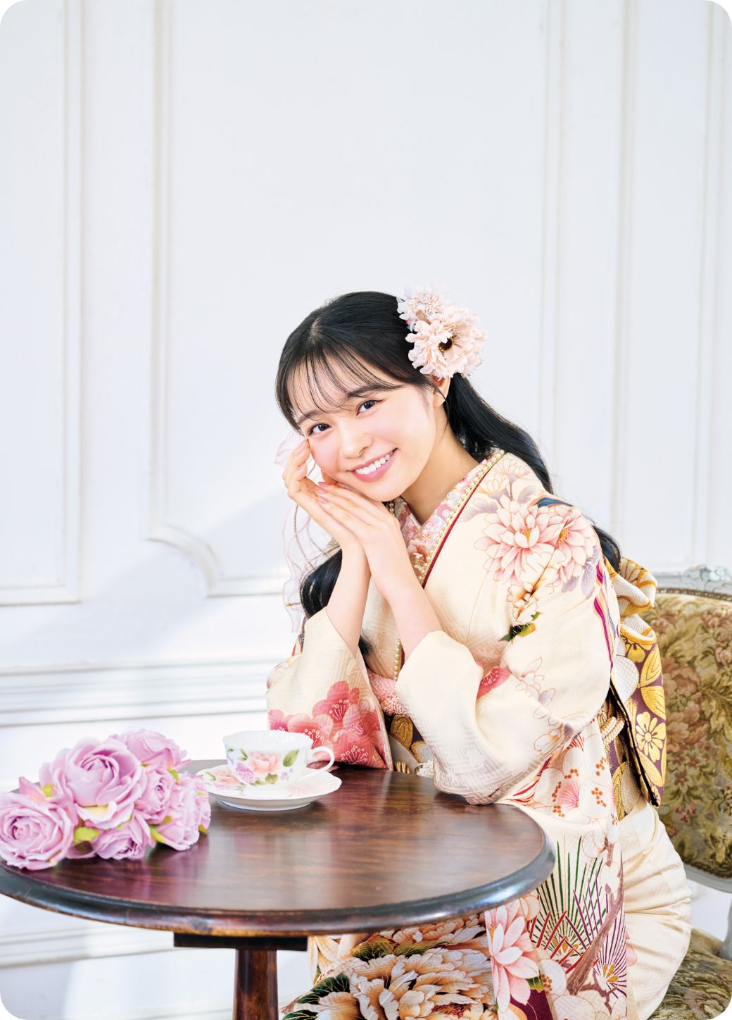 林芽亜里 白色の振袖